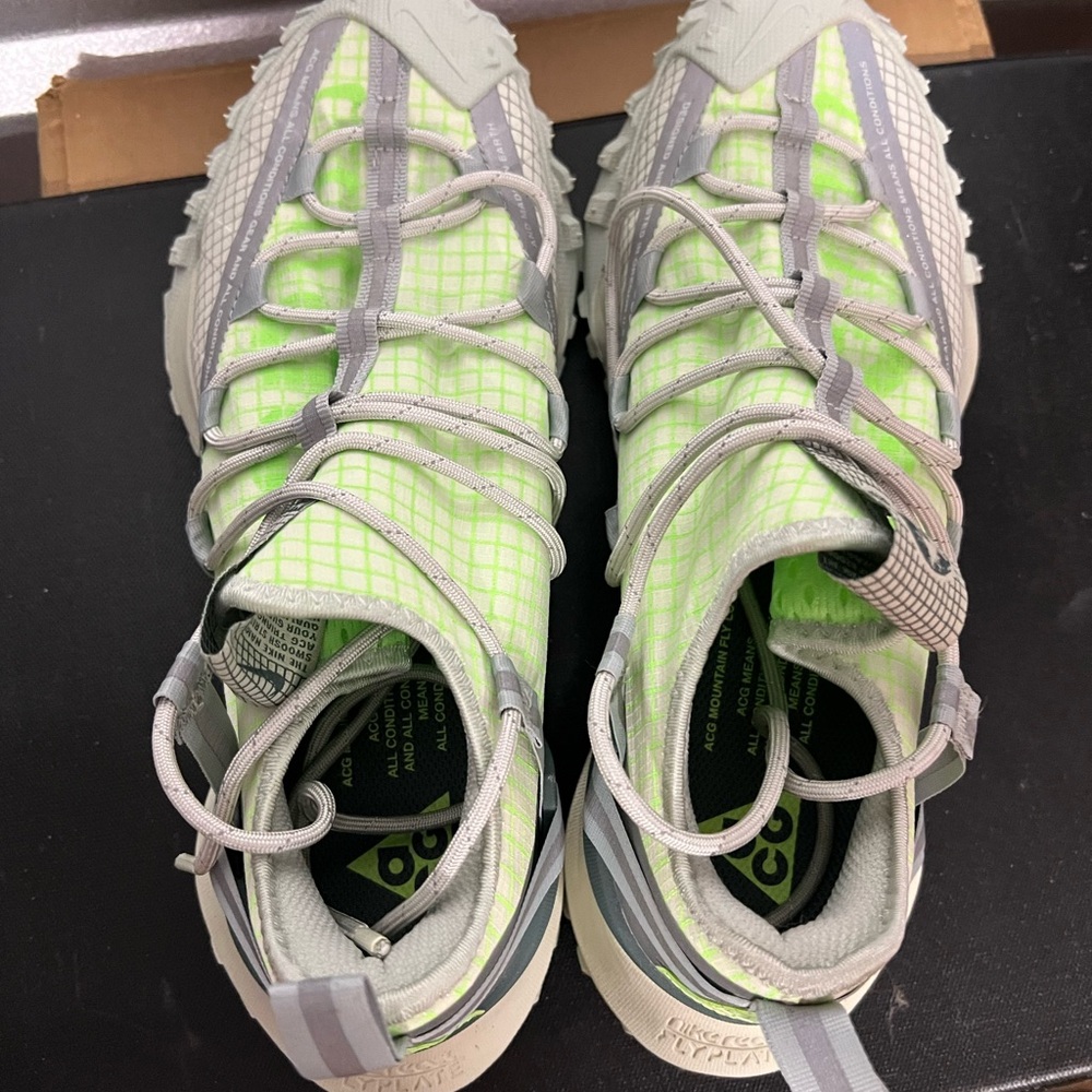 Nike ACG Lime and Gray Trail Shoes mountian fly men’s  low sea glass 7.5 - Picture 6 of 8
